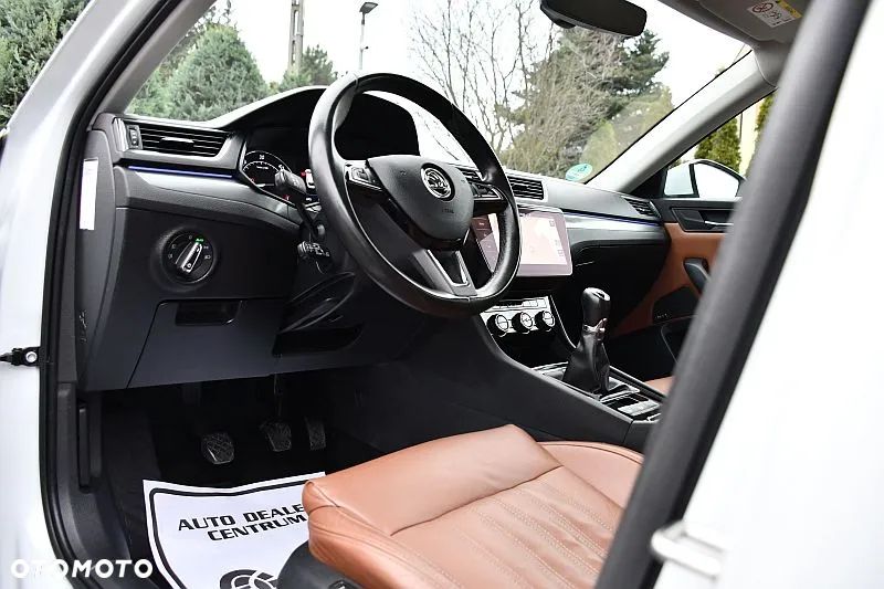 Skoda Superb 2.0 TDI Sportline - 9