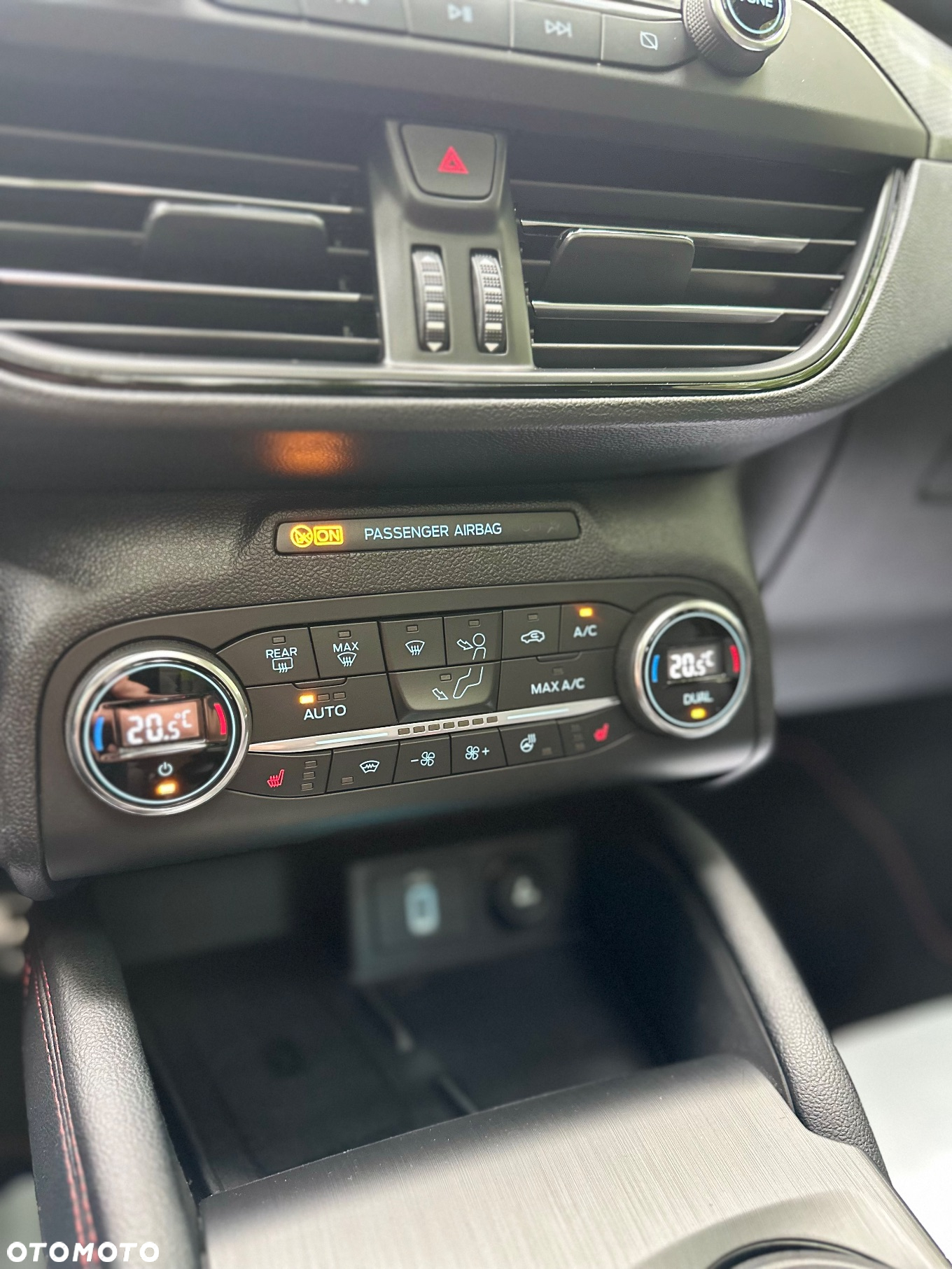 Ford Focus Turnier 2.0 EcoBlue Start-Stopp-System ST-LINE X - 35