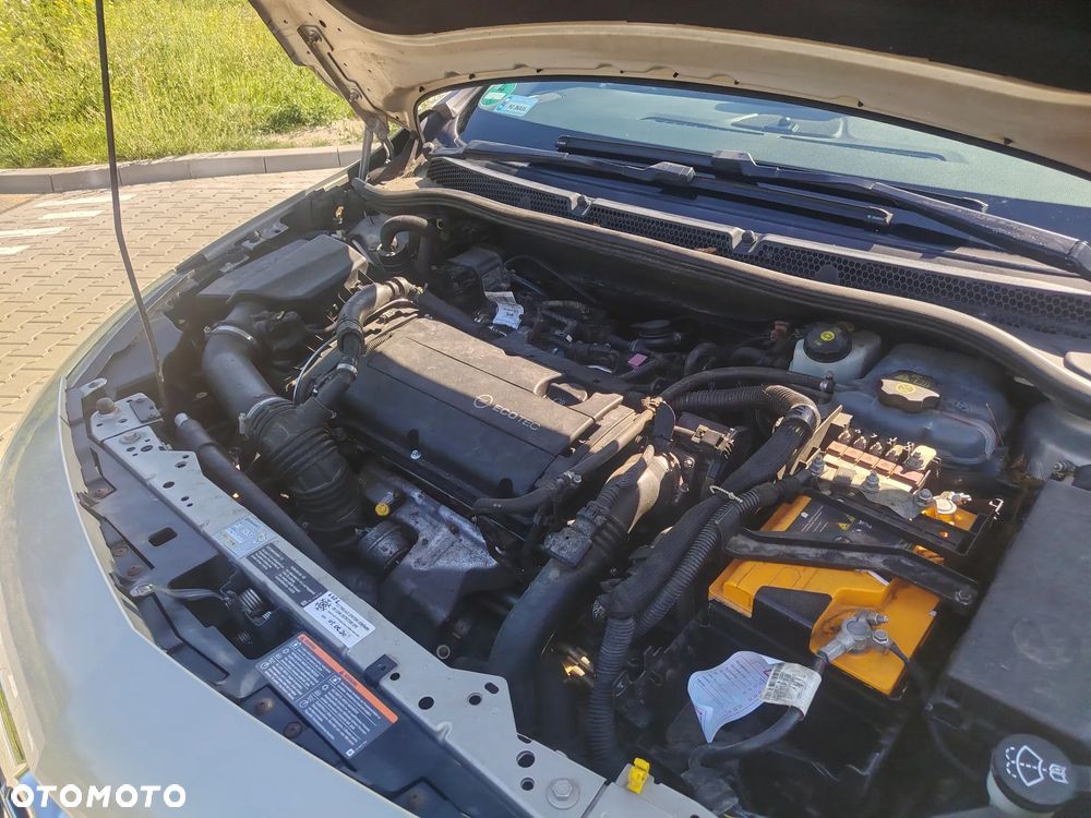Opel Astra 1.6 T Cosmo - 7