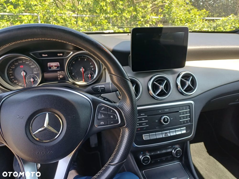 Mercedes-Benz GLA 250 7G-DCT Peak Edition - 15