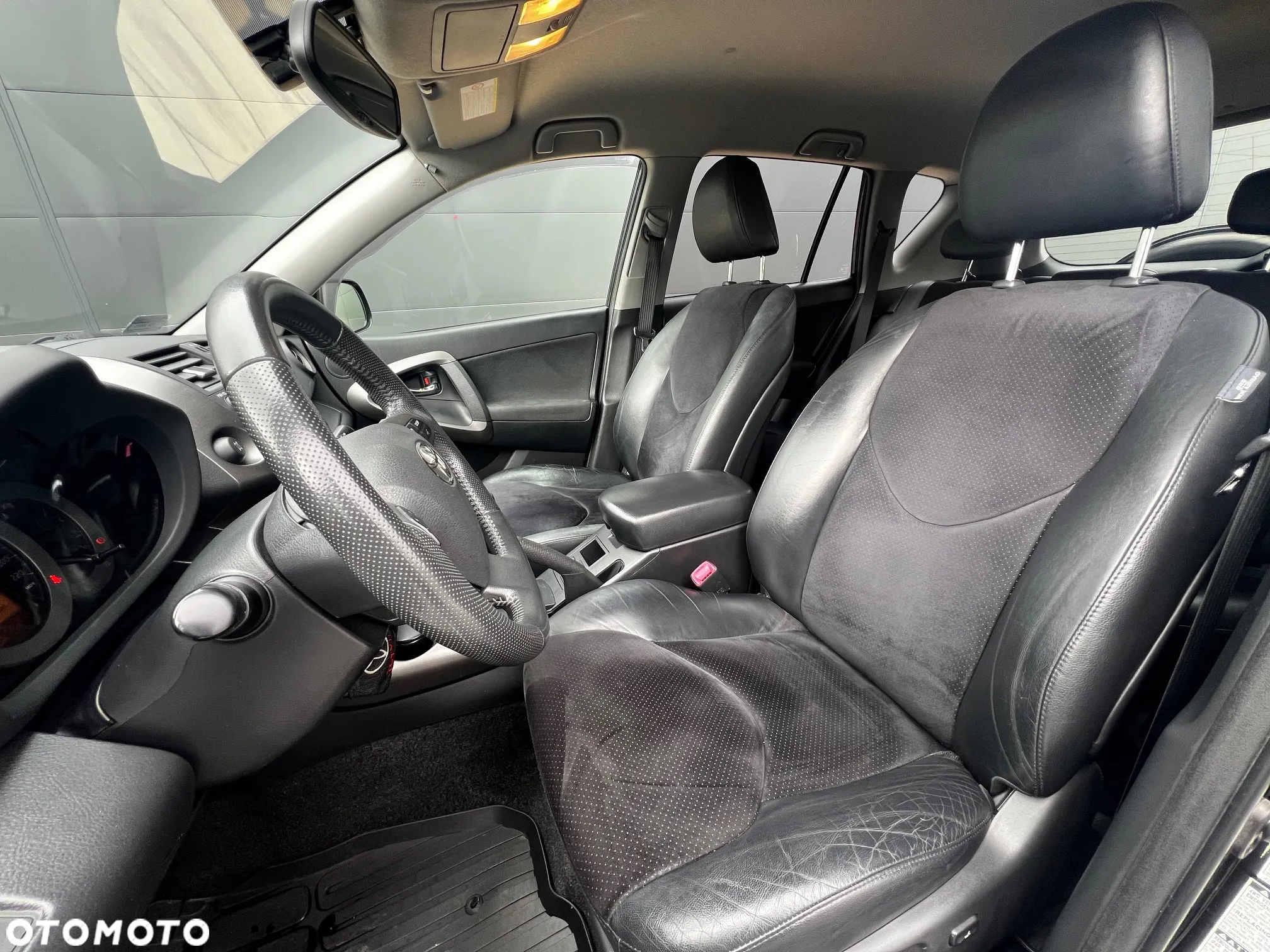 Toyota RAV4 - 11