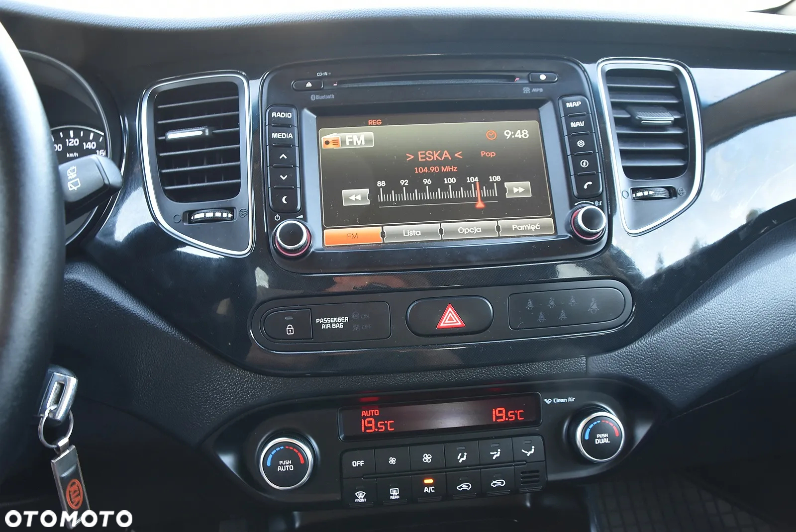 Kia Carens - 32