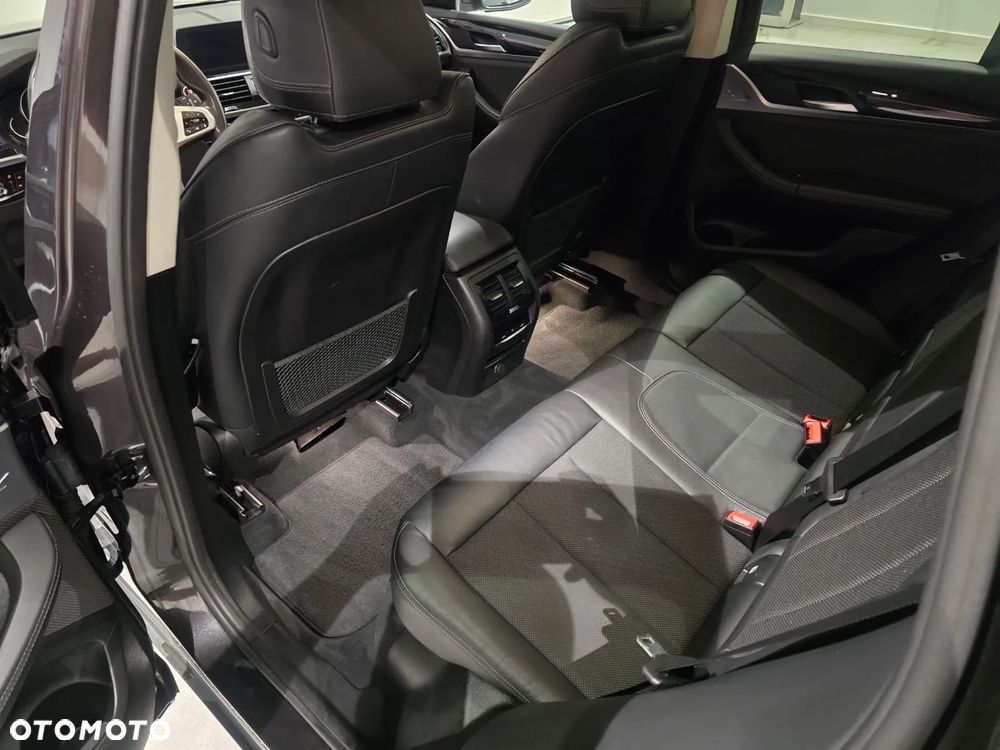 BMW X3 xDrive20d Advantage - 9