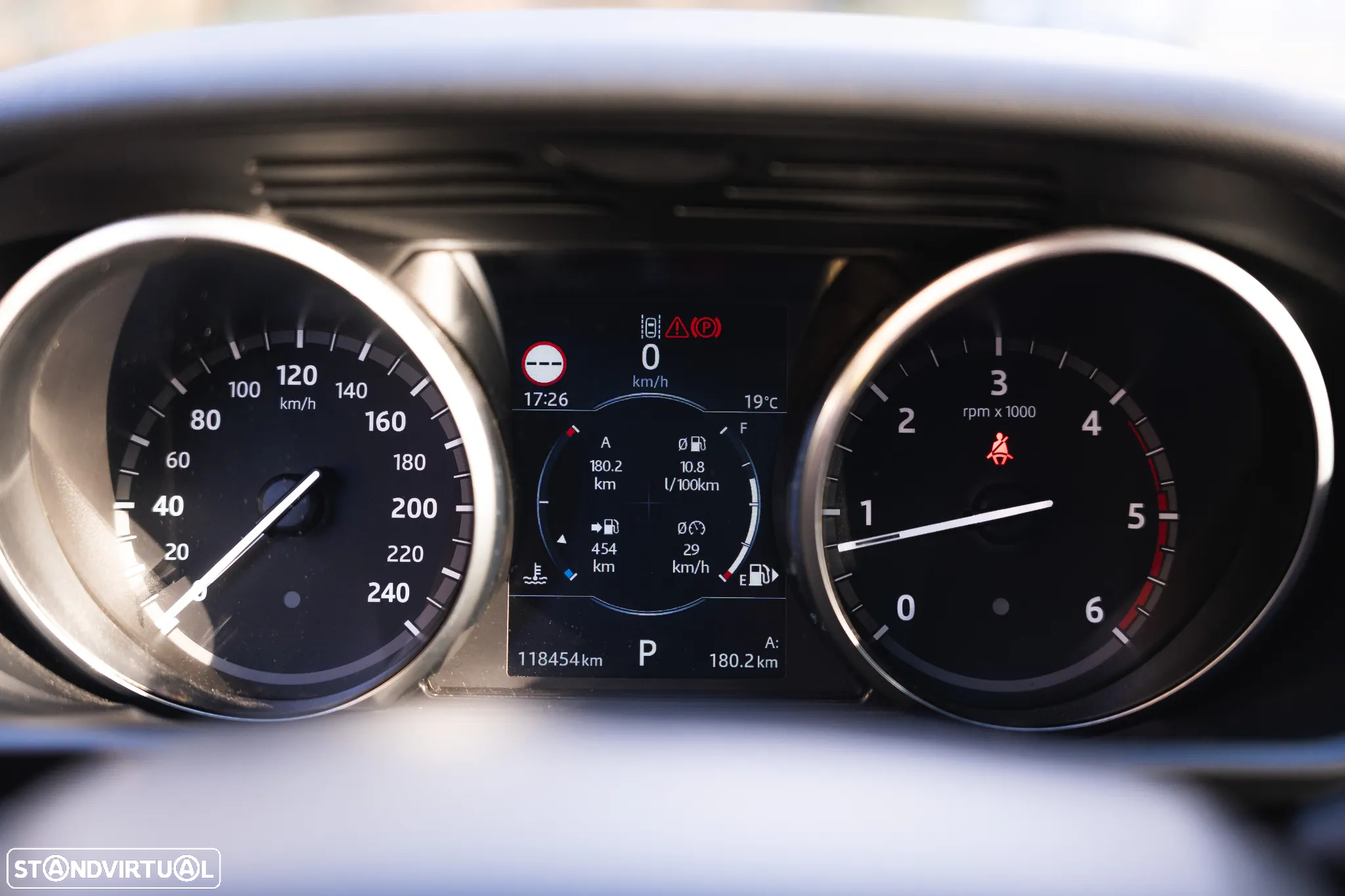 Land Rover Discovery 2.0 SD4 HSE Auto - 32