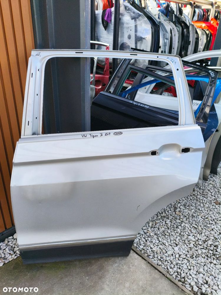 VW VOLKSWAGEN TIGUAN II 2015r- DRZWI LEWE TYLNE POZNAŃ GIEŁDA X221 - 1