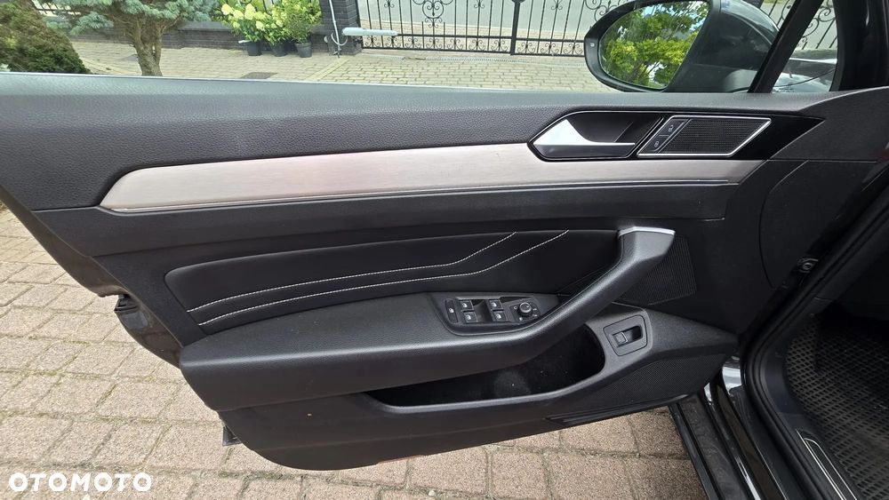 Volkswagen Passat 2.0 TDI Elegance DSG - 14