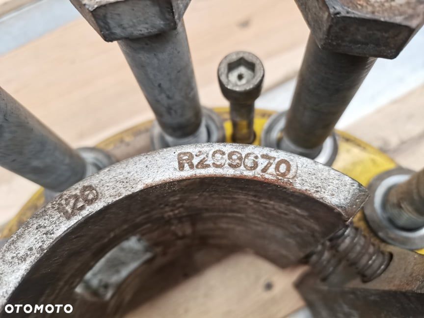 Klin koła tylnego John Deere 8345 R R299669 - 4