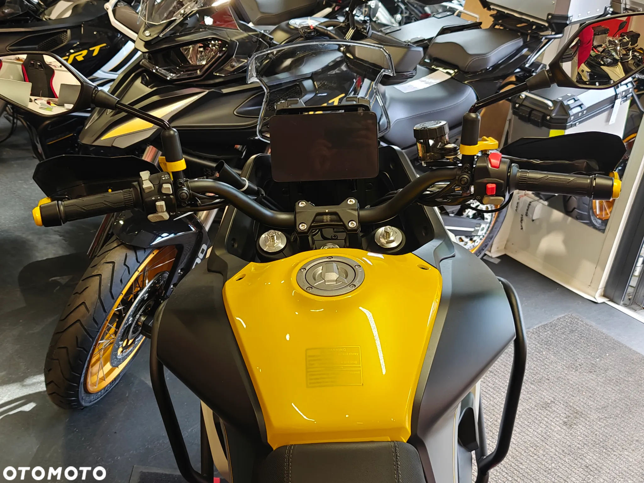 QJMOTOR SVT 650X - 8