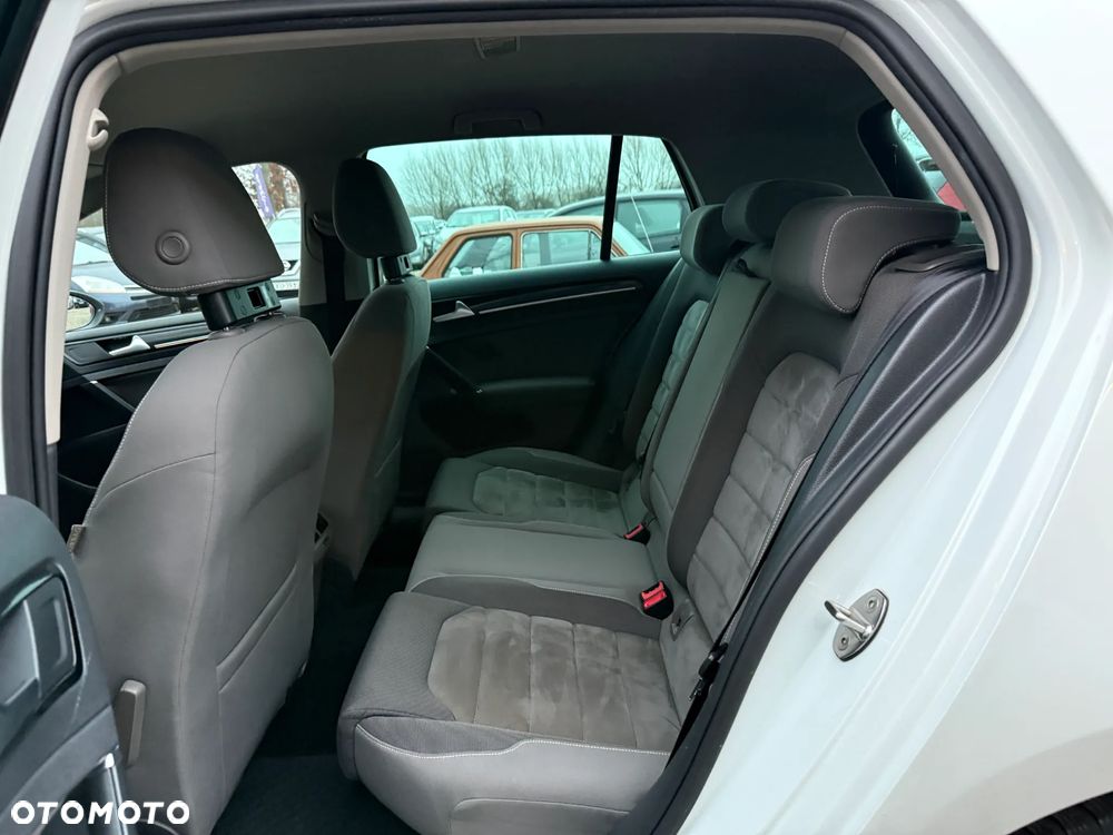 Volkswagen Golf - 25