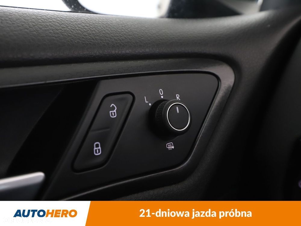 Volkswagen Golf - 33