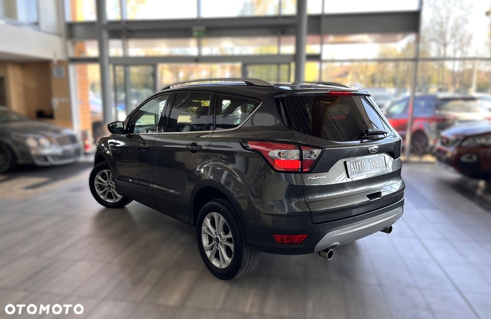 Ford Kuga 2.0 TDCi 2x4 Titanium - 4