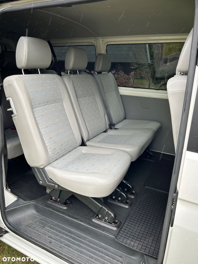 Volkswagen Caravelle - 15