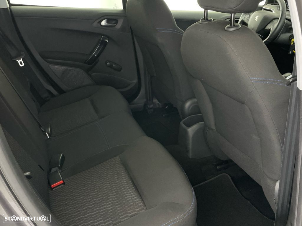 Peugeot 208 1.2 PureTech Signature - 25