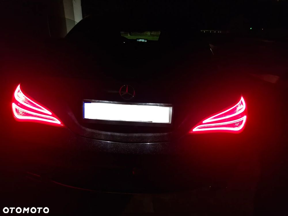 Mercedes-Benz CLA 180 Urban - 23