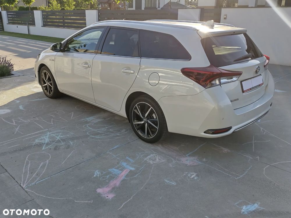 Toyota Auris Hybrid 135 Prestige - 4