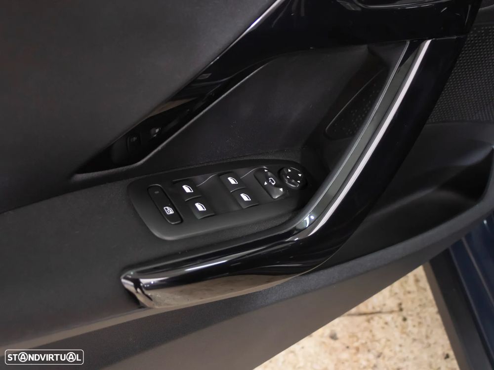 Peugeot 2008 1.2 PureTech Signature - 19
