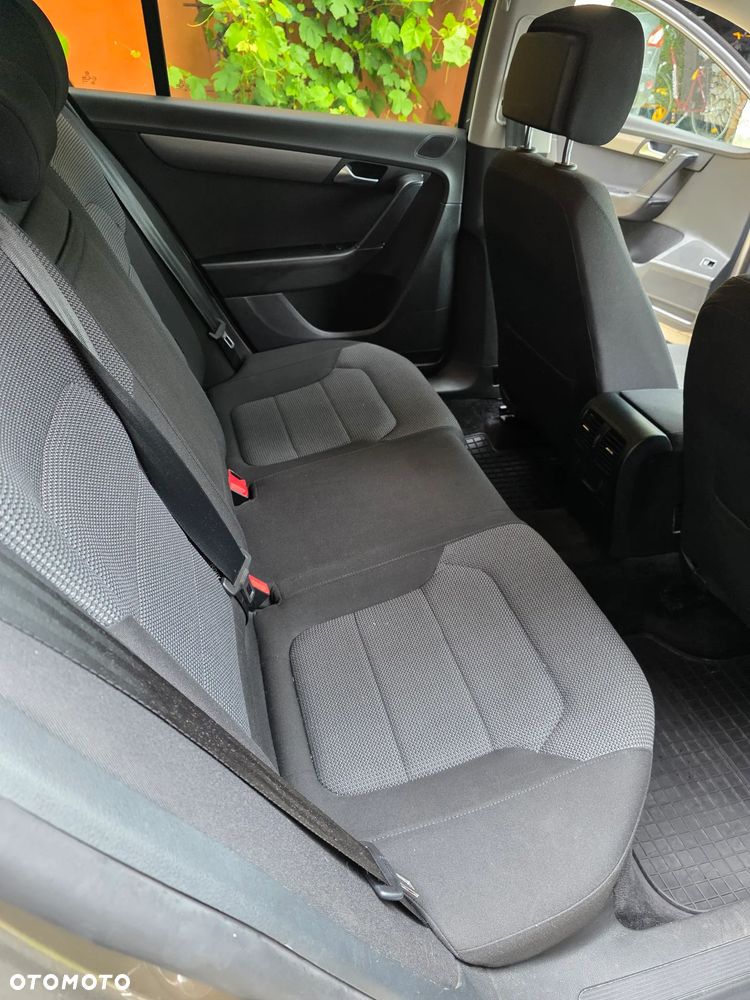 Volkswagen Passat 2.0 TDI Comfortline - 10