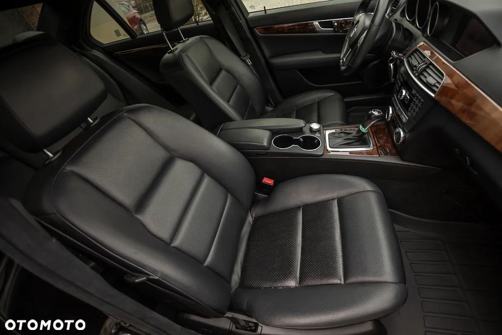 Mercedes-Benz Klasa C 300 7G-TRONIC - 19