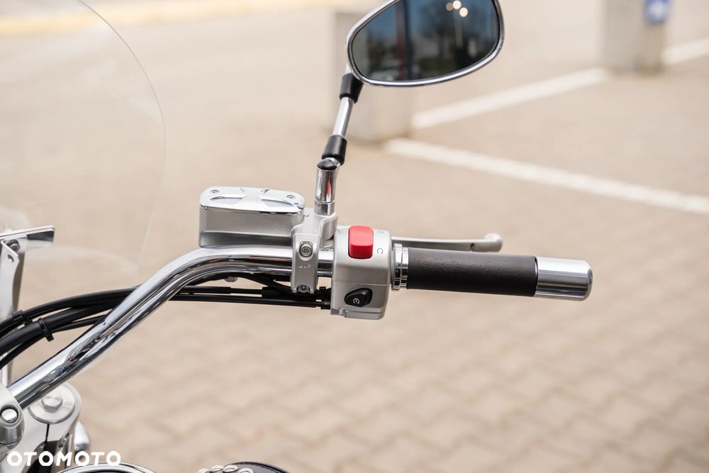 Suzuki VL 800 Volusia - 11