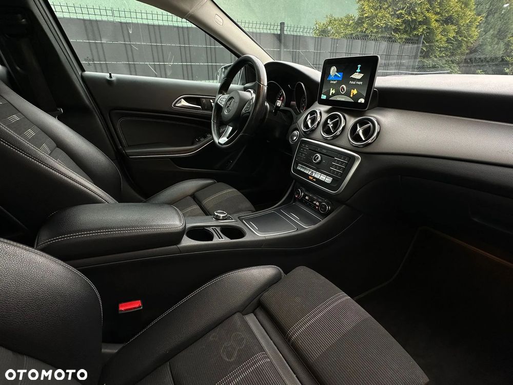 Mercedes-Benz GLA 200 7G-DCT - 24