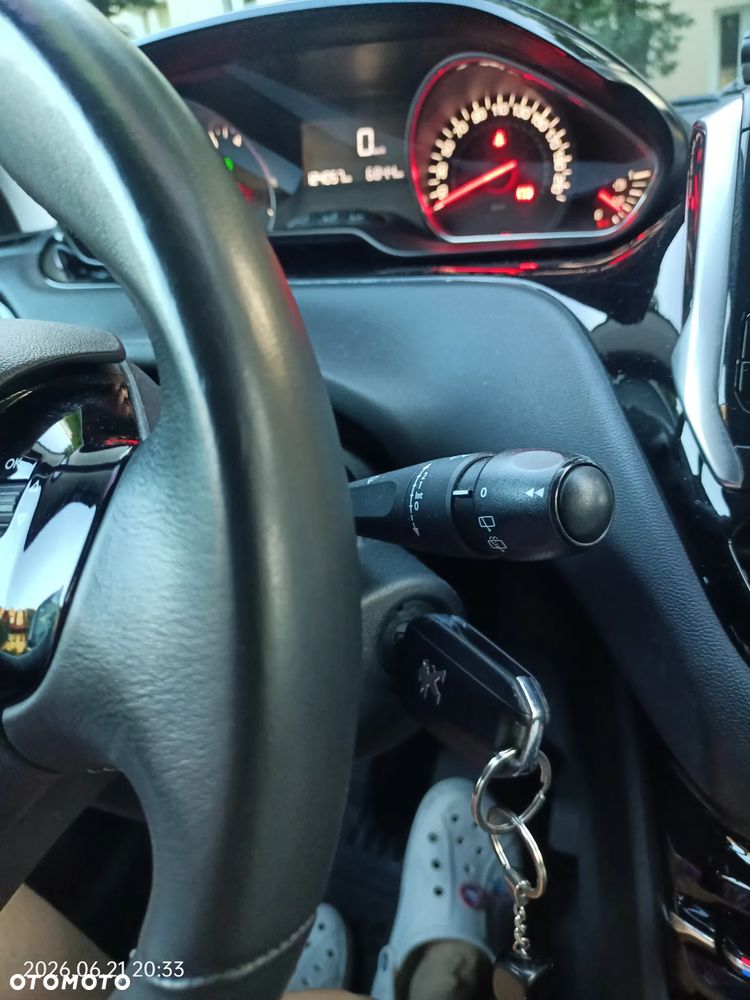 Peugeot 208 - 32