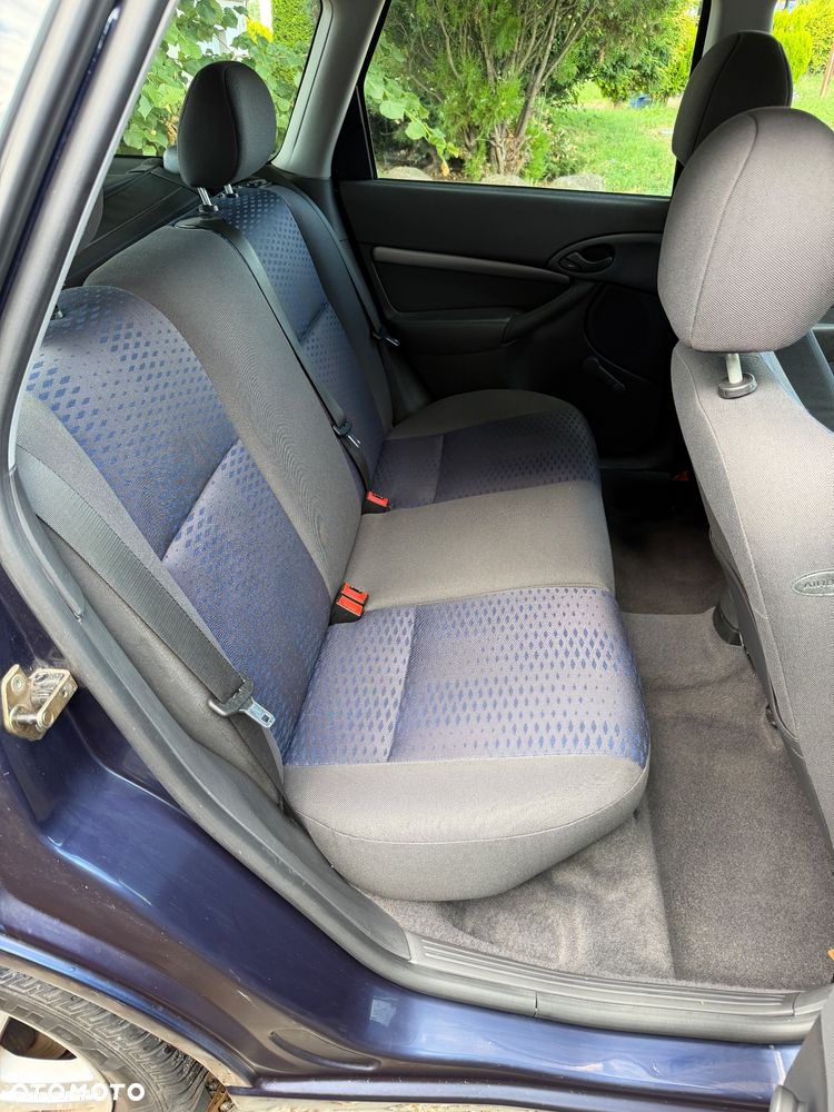Ford Focus 1.8 Futura - 12