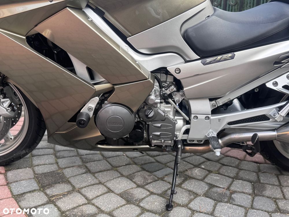 Yamaha FJR - 16