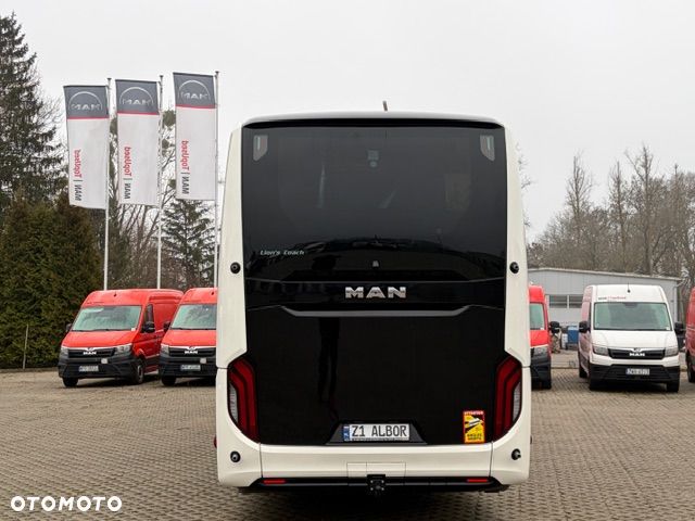 MAN LION`S COACH L R08 - 5