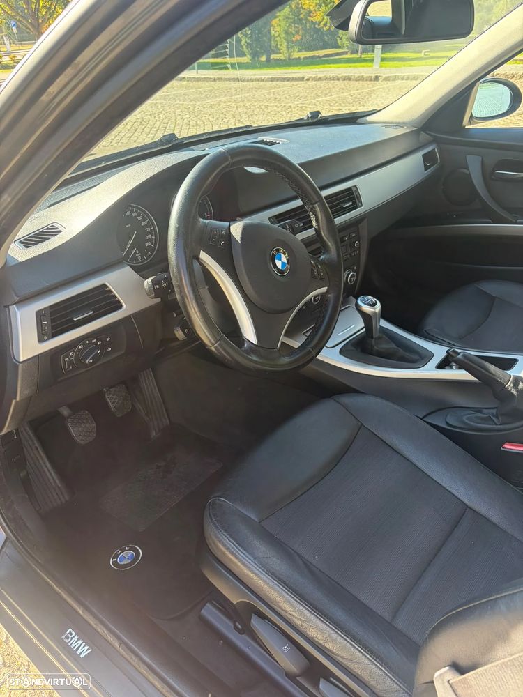 BMW 320 d Sport - 14