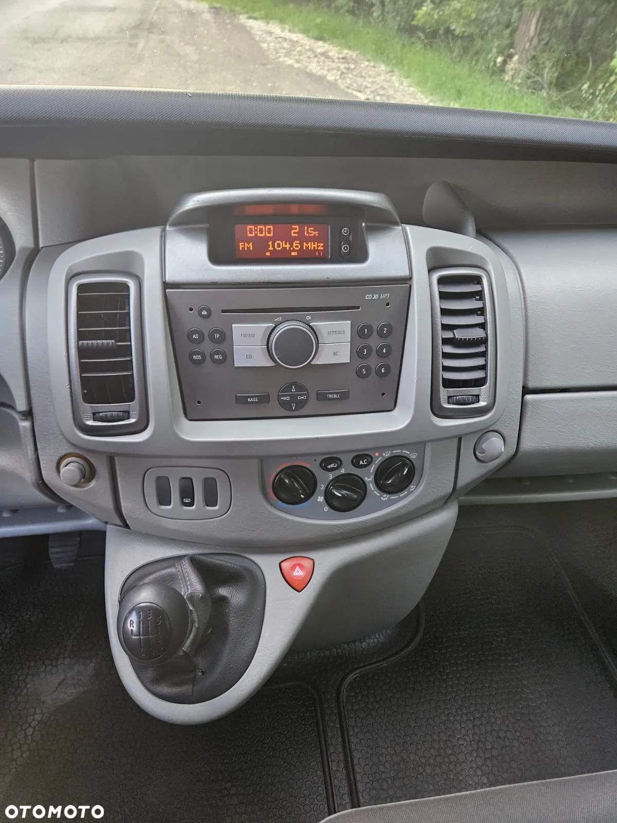 Opel Vivaro - 11