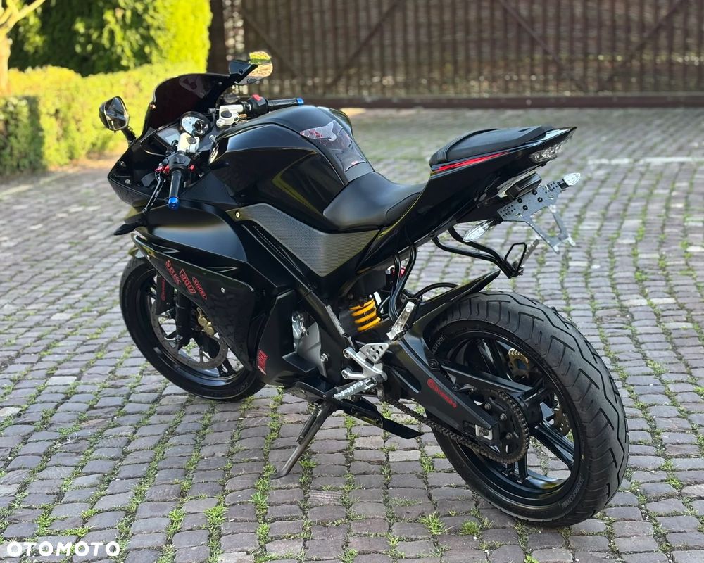 Yamaha YZF - 4