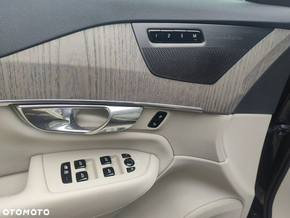 Volvo XC 90 - 23