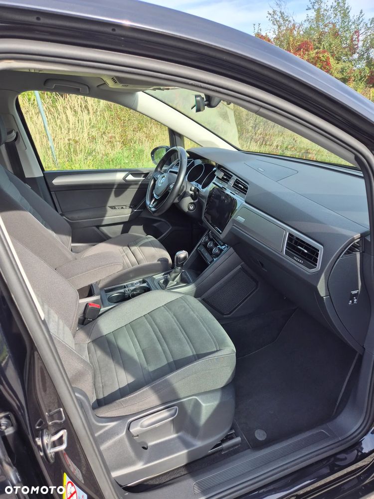 Volkswagen Touran - 16
