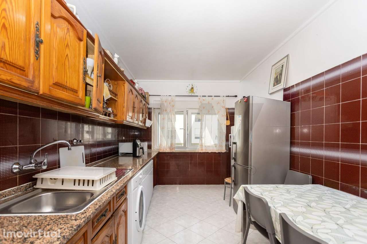 T2 com Arrecadação na Arrentela – Conforto, Luz e Localização Estraté - Grande imagem: 2/29