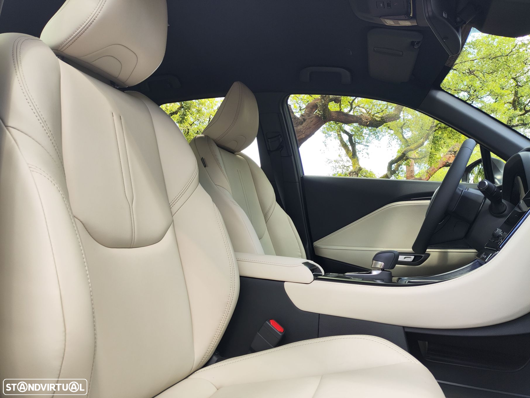 Lexus LBX Elegant - 12