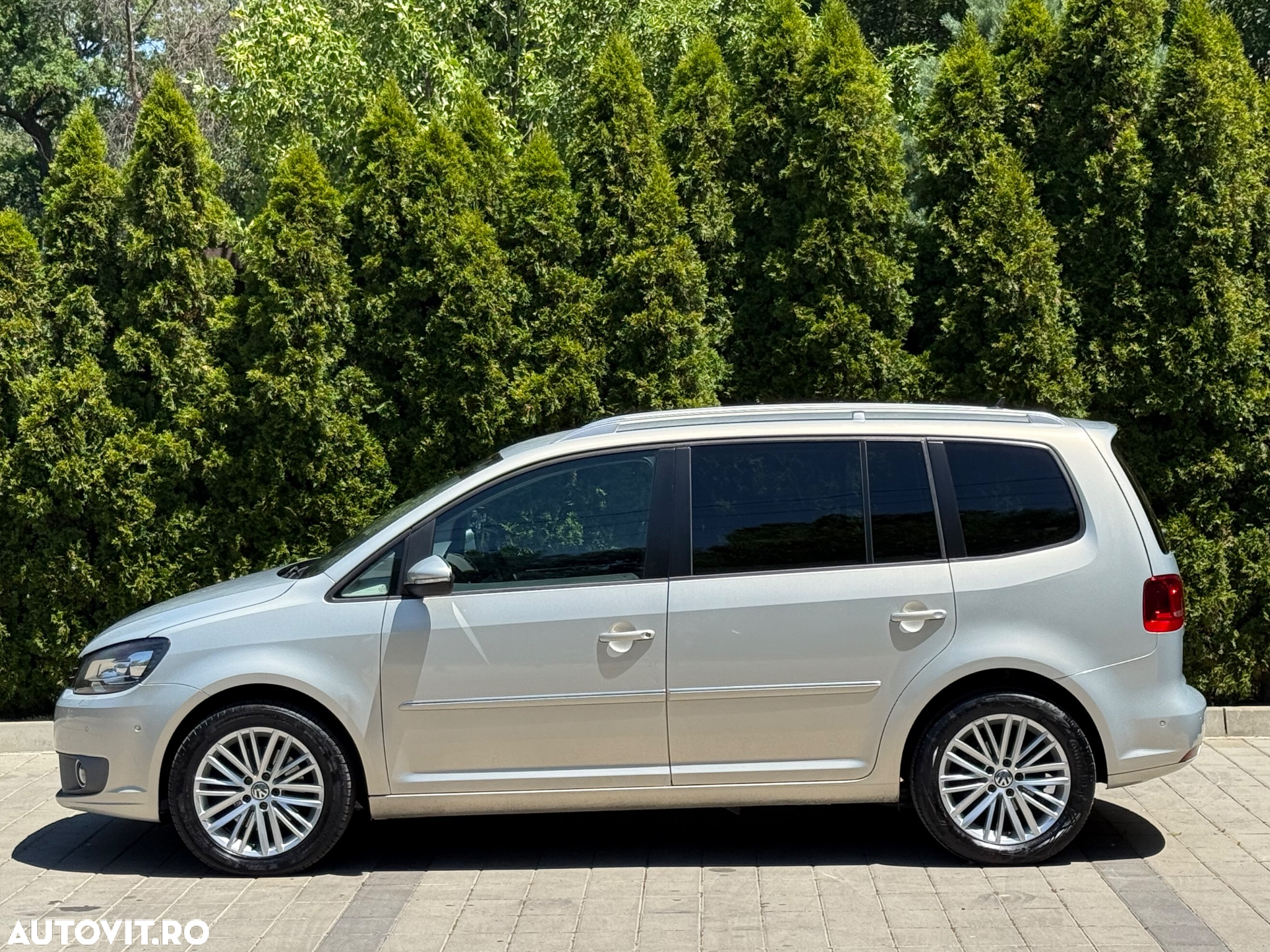 Volkswagen Touran 2.0 TDI DPF Highline DSG - 12