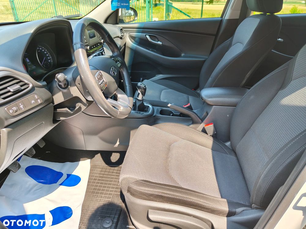 Hyundai i30 1.6 D Classic + - 14