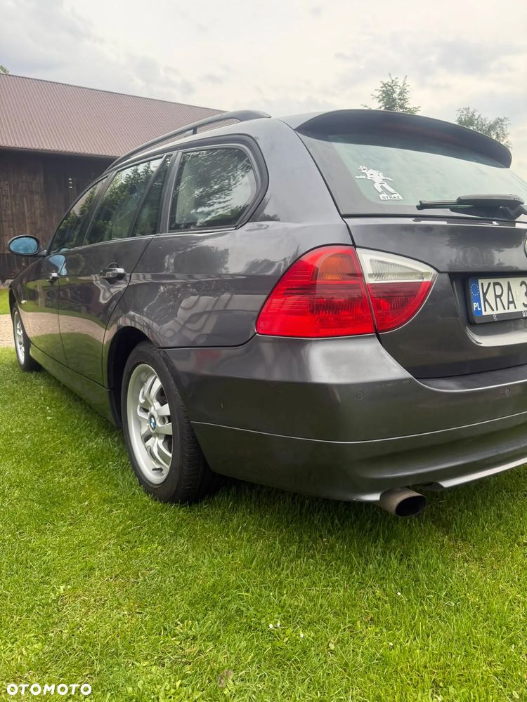 BMW Seria 3 318i - 4