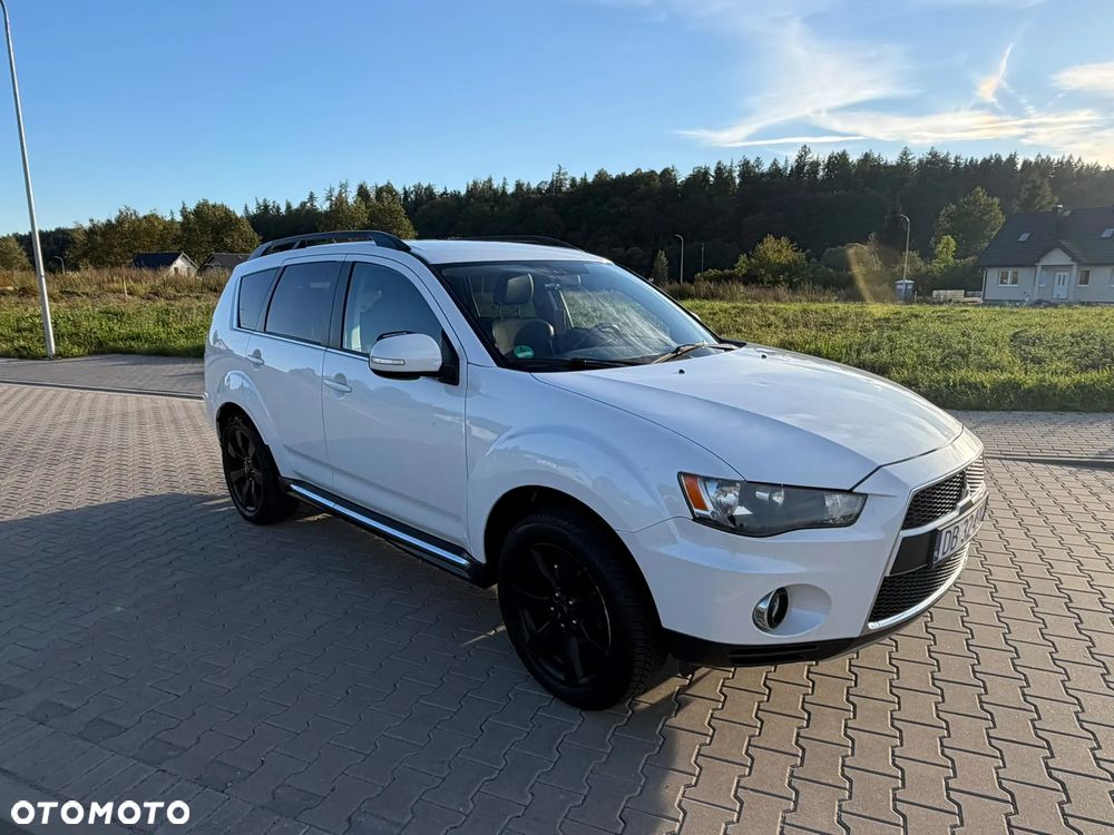 Mitsubishi Outlander - 2
