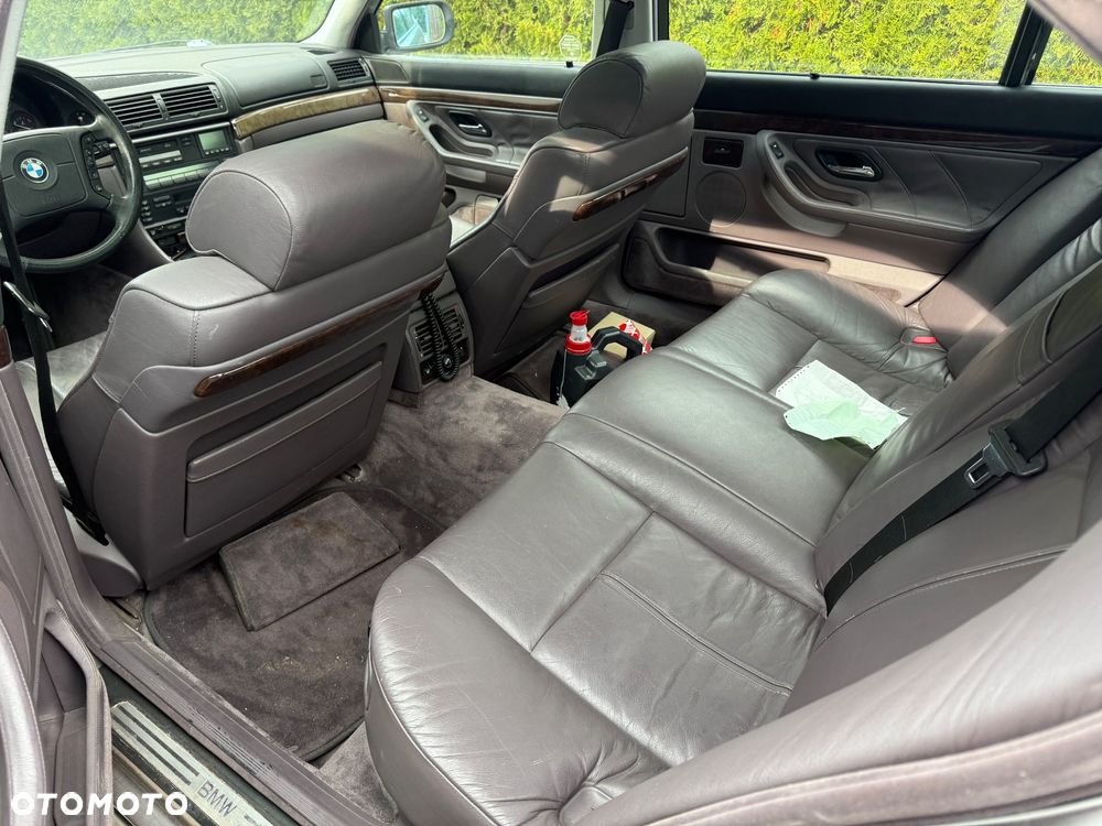 BMW Seria 7 750iL - 6