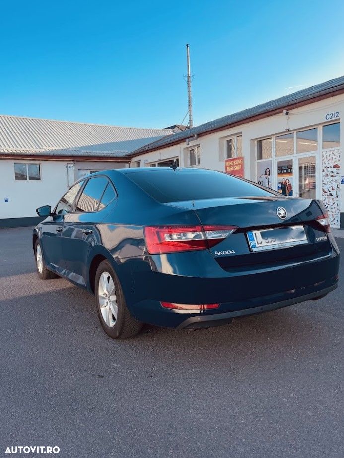 Skoda Superb 2.0 TDI Ambition - 6