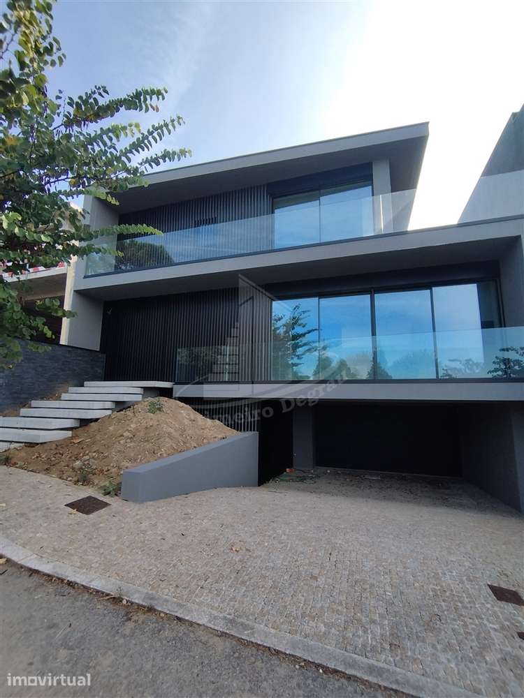 Exclusiva Moradia de Gaveto T5 com Cinema, Ginásio e Lote de 490 m² em - Grande imagem: 3/25