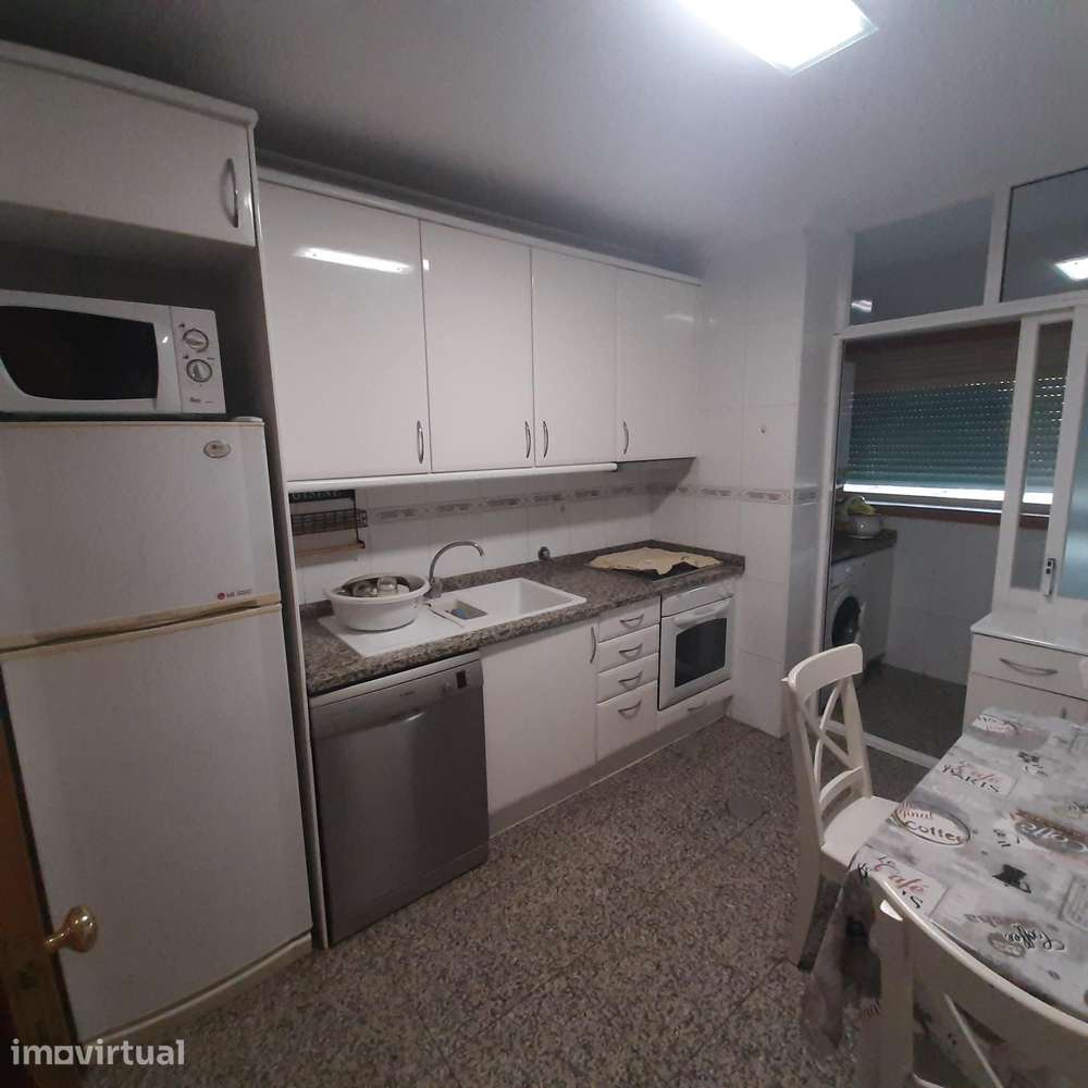 Arrendamento T2 Mobilado |102 m² |Garagem|Próximo da Rotunda da Areosa - Grande imagem: 3/9