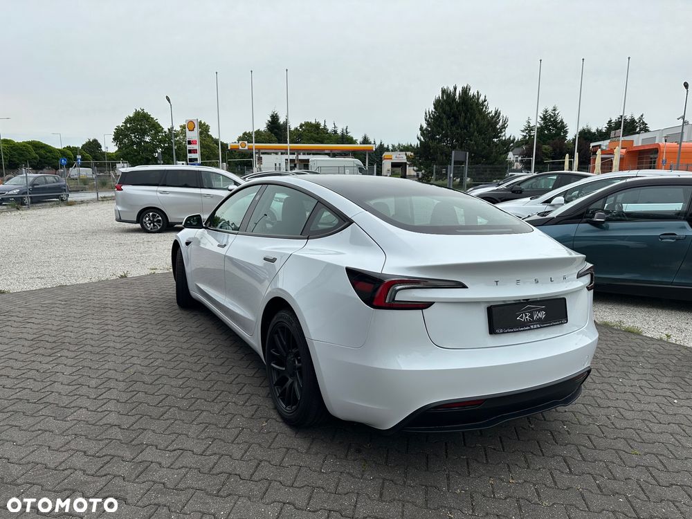 Tesla Model 3 - 7
