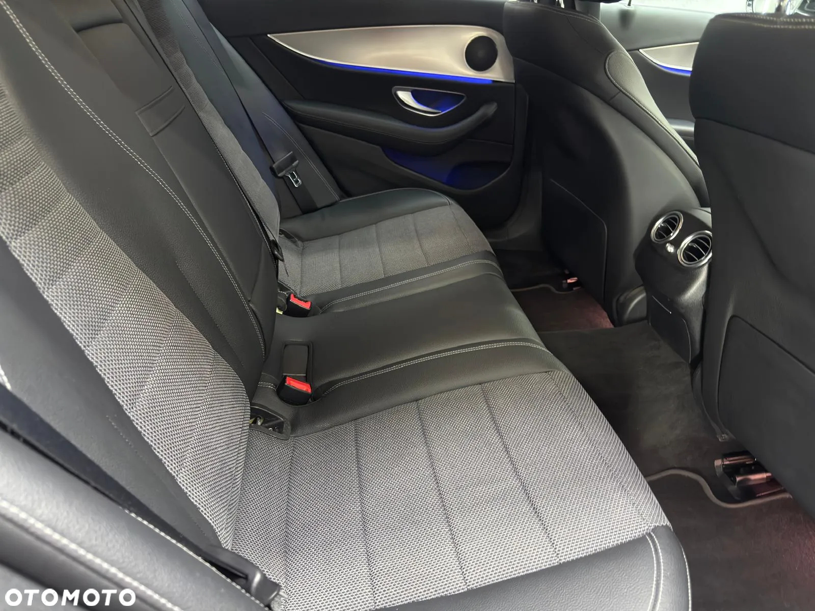 Mercedes-Benz Klasa E 220 d T 9G-TRONIC Avantgarde - 30
