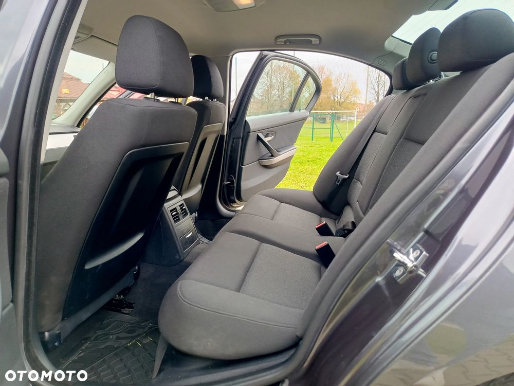 BMW Seria 3 318i - 17