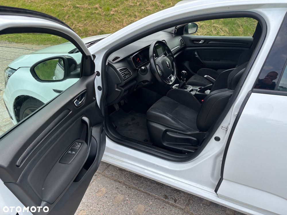 Renault Megane 1.5 Blue dCi Intens - 9