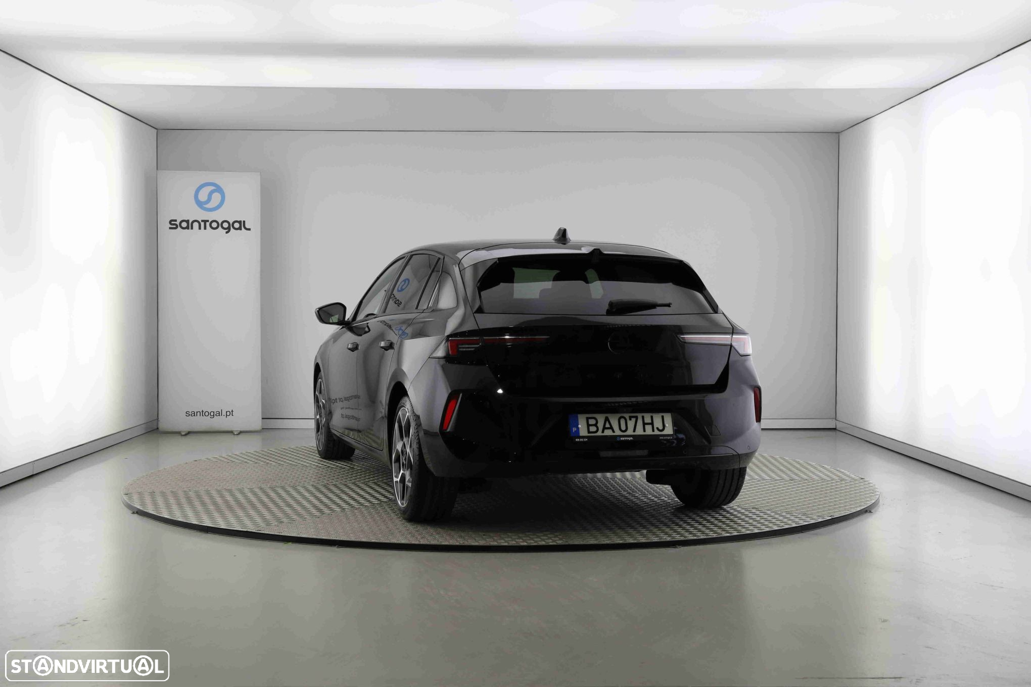 Opel Astra 1.2 T GS - 4