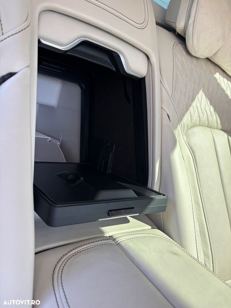 BMW Seria 7 750Li xDrive - 32