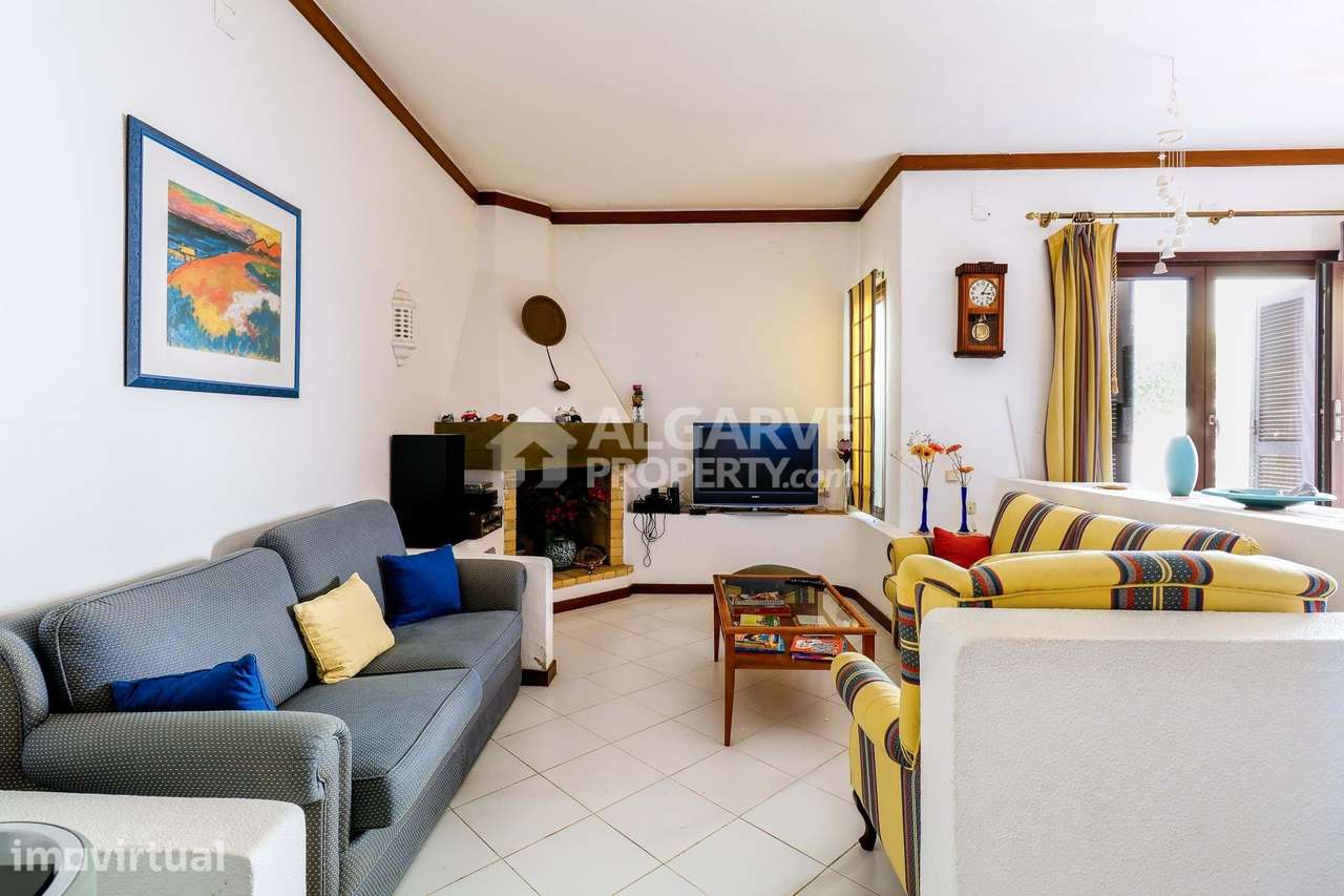 Moradia V3+1 com jardim e piscina localizada em zona residencial em Al - Grande imagem: 3/27